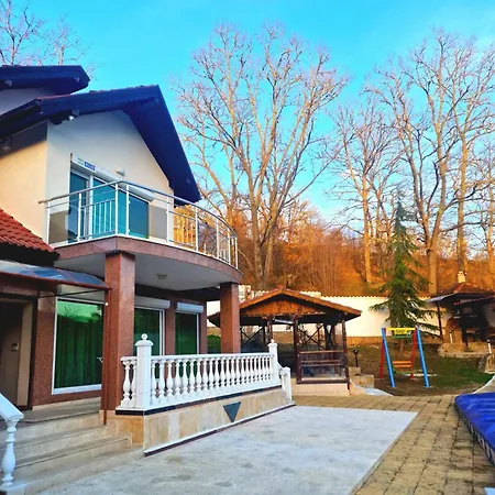Луксозна Къща Лешниците С.Младежко Villa